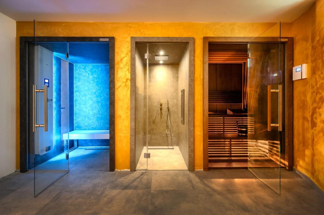 Modern Aria With Pool And Jacuzzi In Villa *